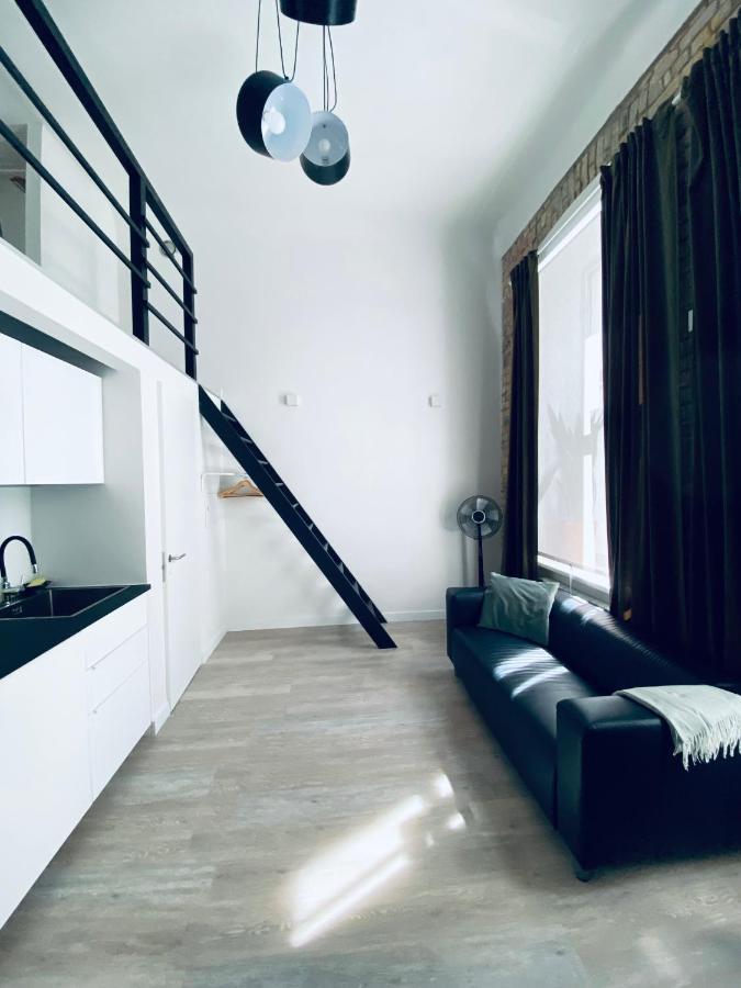 B&W Apartment Riga Esterno foto